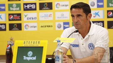 Manolo Jiménez durante una conferencia de prensa.