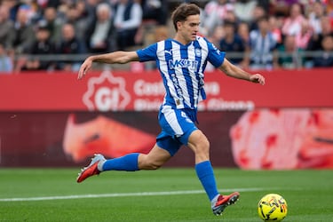 El equipo vitoriano lo fichó en agosto de 2025 donde sigue hasta la fecha. Lleva disputados 11 encuentros y ha marcado un gol. 