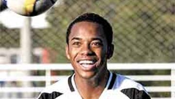 <b>TRANQUILO. </b>Robinho sigue trabajando ajeno a los conflictos de Teixeira.