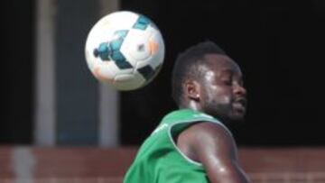 Cedric en un entrenamiento del Betis.