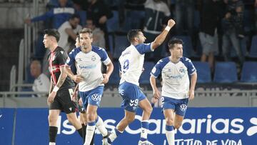 Ángel celebra su gol.
