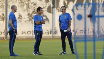 Prandelli, con dos de sus ayudantes. 