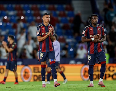 Pendientes de Kervin Arriaga