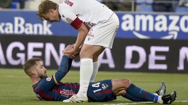 El Huesca y la Cultural firman un empate que les acerca al descenso