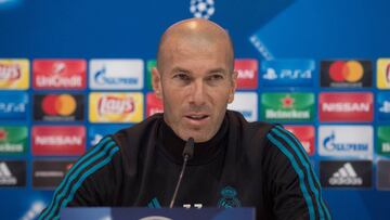 MADRID, SPAIN - OCTOBER 16: Zinedine Zidane, Manager of Real Madrid speaks to the media during the Real Madrid Press Conference at the Valdebebas training ground on October 16, 2017 in Madrid, Spain. (Photo by Denis Doyle/Getty Images)