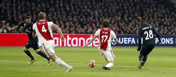 0-1. Karim Benzema marcó el primer gol tras un pase de Vinicius.