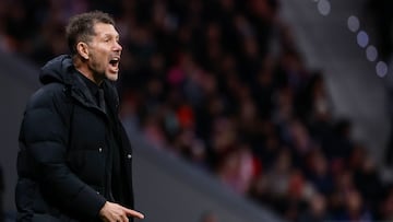 MADRID, 08/02/2026.- El entrenador del Atlético de Madrid Diego Simeone durante el partido de la jornada 23 de Liga de Primera División que Atlético de Madrid y Real Betis disputan este domingo en el estadio Metropolitano de Madrid. EFE/Sergio Pérez