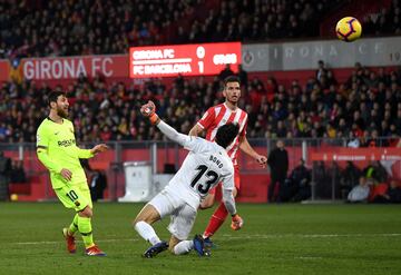 El jugador del Barcelona, Leo Messi, marca el 0-2 al Girona. 