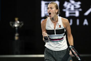 Petra Kvitova cierra el puño con fuerza tras conseguir un importante punto. 