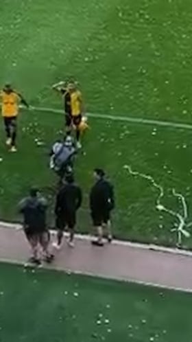 Llegó hace 10 años a Chile y así reacciona tras ganar su primer título: la escena conmueve