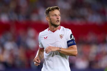 Rakitic (Sevilla) 35 años