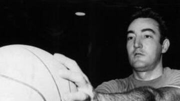 <b>GRANDES MANOS. </b>Alfonso Martínez fue un reboteador tremendo.