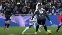 Sabe como nadie poner en pie al Bernabéu: esto de Vinicius fue mucho
