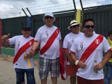 En la afueras del Metro ya se vive la fiesta de la Selección