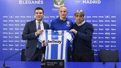 15/01/19 CLUB DEPORTIVO LEGANES PRESENTACION DE KRAVETS COMO NUEVO JUGADOR DEL EQUIPO
 MARTIN ORTEGA 
 VASYL KRAVETS
  TXEMA INDIAS