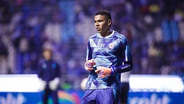 Kevin Mier of Cruz Azul during the 17th round match between Cruz Azul and Pumas UNAM as part of the Liga BBVA MX, Torneo Apertura 2025 at Cuauhtemoc Stadium, on November 08, 2025 in Puebla, Mexico.