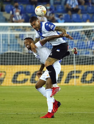 Joselu y Militao.