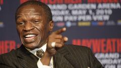 Floyd Mayweather Sr. habla durante una rueda de prensa.