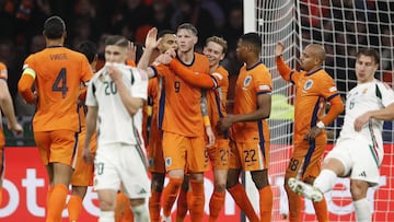 Amsterdam (Netherlands), 16/11/2024.- (l-r) Wout Weghorst of the Netherlands, Frenkie de Jong of the Netherlands, Denzel Dumfries of the Netherlands, Cody Gakpo of the Netherlands celebrate 2-0 during the UEFA Nations League match between the Netherlands and Hungary at the Johan Cruyff ArenA in Amsterdam, Netherlands, 16 November 2024. (Hungría, Países Bajos; Holanda) EFE/EPA/Bart Stoutjesdijk