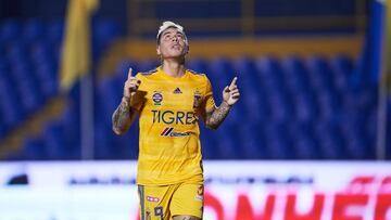 Vargas presume portentuoso tatuaje de tigre