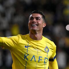 How long is Cristiano Ronaldo’s contract with Nike and how much does he earn per year?