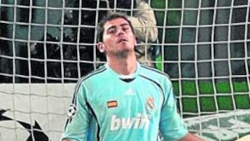 <b>PRIMERA DERROTA EN 50 DÍAS</b> Casillas se quedó así tras encajar el segundo gol de la Juve, obra de Amauri. El balón dio en Heinze y luego en el palo antes de entrar. El Madrid no perdía un partido desde el 31 de agosto, cuando cayó en la primera jornada de Liga contra el Depor en Riazor (2-1). Cincuenta días separan las dos derrotas cosechadas por ahora por los blancos.