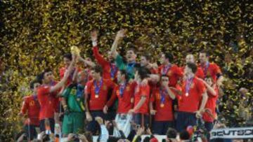 VUELTA. La Selecci&oacute;n con la Copa de campe&oacute;n del Mundial 2010.
 