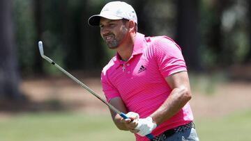 Sergio Garcia golpea la bola durante el primer hoyo en la última jornada de The Players.