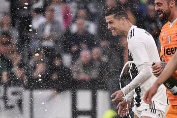 Cristiano Ronaldo celebra el campeonato de liga.