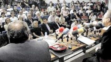 <b>EXPECTACIÓN. </b>La presencia de Florentino levantó mucho interés.