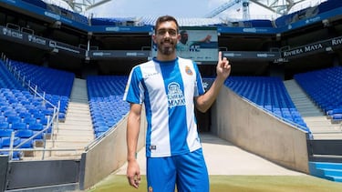 Borja Iglesias, de examen final en su propia academia