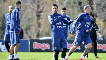 Messi ya entrena con el grupo