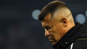 Jorge Almirón recibe un duro golpe en Colo Colo y así reaccionan dos históricos del club