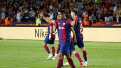 BARCELONA , 23/09/2023.- Los jugadores del FC Barcelona celebran el tercer gol de su equipo (anotado por Cancelo -c-) durante el encuentro de la jornada 6 de LaLiga entre FC Barcelona y RC Celta de Vigo, este sábado en el Estadio Olímpico de Montjuic, en Barcelona. EFE/ Toni Albir
