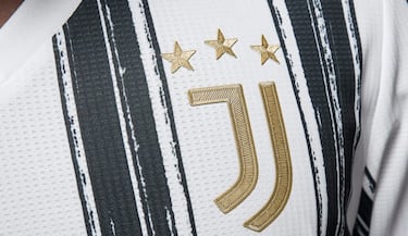 El conjunto italiano junto con la marca deportiva Adidas ha presentado la que será la nueva camiseta para la temporada 20/21. Una combinación de tradición, arte, elegancia, excelencia e innovación según el propio club. 