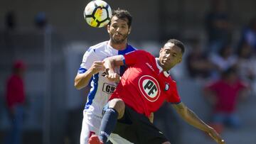 Futbol, Antofagasta vs Huachipato
Campeonato Scotiabank 2018.
El jugador de Huachipato Gabriel Torres disputa el baln con Cristian Rojas de Antofagasta durante el partido de primera division disputado en el estadio Calvo y Bascuan, en Antofagasta, Chi