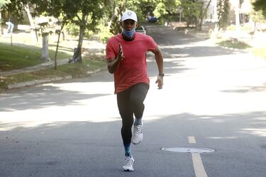El atleta colombiano no ha podido volver a las pistas y ha tenido que entrenar en las calles de Medellín para no perder su estado físico. "La calle es mi pista", le aseguró a AS Colombia.