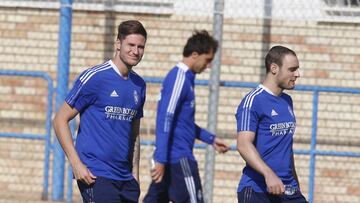 Vigaray, junto a Lasure y Eguaras, en un entrenamiento del Real Zaragoza.