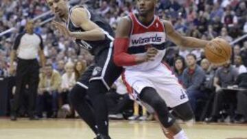 John Wall supera a Shaun Livingston.
