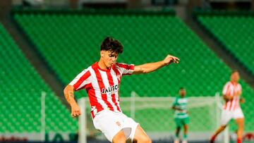 21-07-2023. IMAGEN DE DANI QUEIPO DURANTE EL PARTIDO DEL SPORTING EN TORREÓN (MÉXICO), FRENTE AL SANTOS LAGUNA, EN EL QUE SE FRACTURÓ EL RADIO DEL BRAZO IZQUIERDO DEL QUE HA SIDO OPERADO EN MADRID.