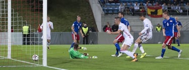 0-8. Deulofeu marc el octavo tanto.