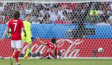 Gol que empuja Hal Robson-Kanu, pero que es en propia puerta de McAuley.