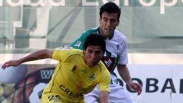 <b>DUDAS. </b>Fernando Sales, durante un partido ante el Córdoba.