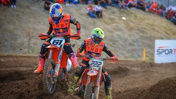 Jorge Prado lucha con su compañero Cairoli en la Carrera 1 de Turquía.