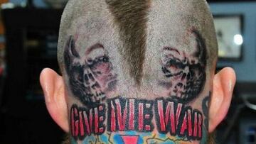 'El Pájaro' presume de nuevo tatuaje en el cogote