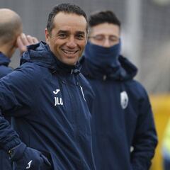 Oltra recupera sus mejores bazas: el Nuevo Los Cármenes y Machís