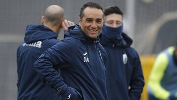 Oltra recupera sus mejores bazas: el Nuevo Los Cármenes y Machís