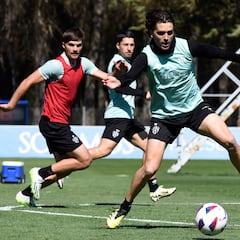 Javi Martínez cierra su ciclo en el Huesca