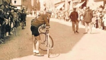 El 11 julio de 1935, el español Francisco Cepeda sufrió una caída durante el descenso del Galibier cuando se disputaba la séptima etapa del Tour de Francia y murió cuatro días después. Cepeda fue la primera víctima que se cobro la carrera más importante del ciclismo. 