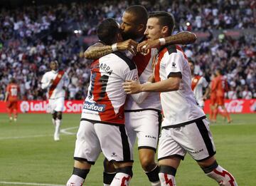 1-0. Adrián Embarba celebró el primer gol.